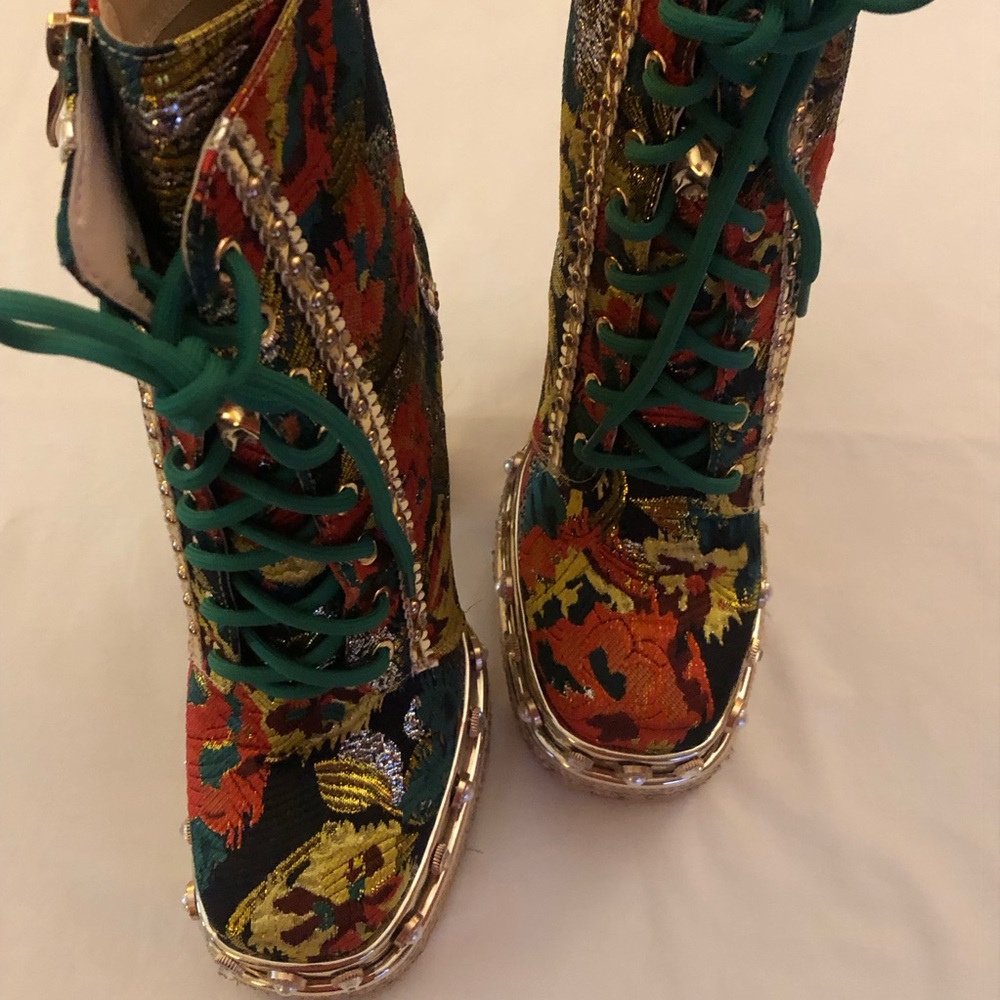 Azalea Wang Platform Boots Red Green Gold Tapestry Embellished Size 8.5 STUNNING - Picture 5 of 16